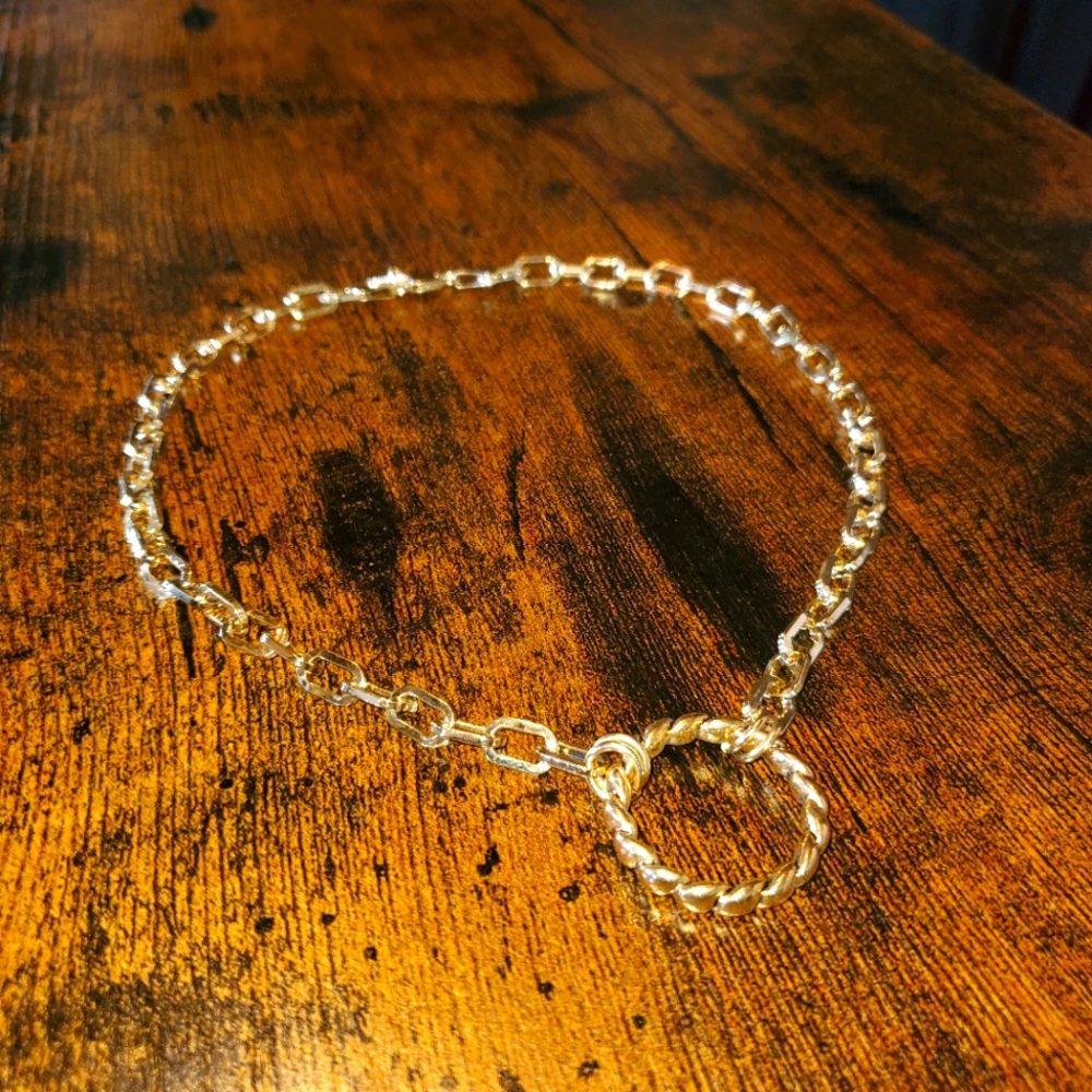 Vanessa Mooney Choker